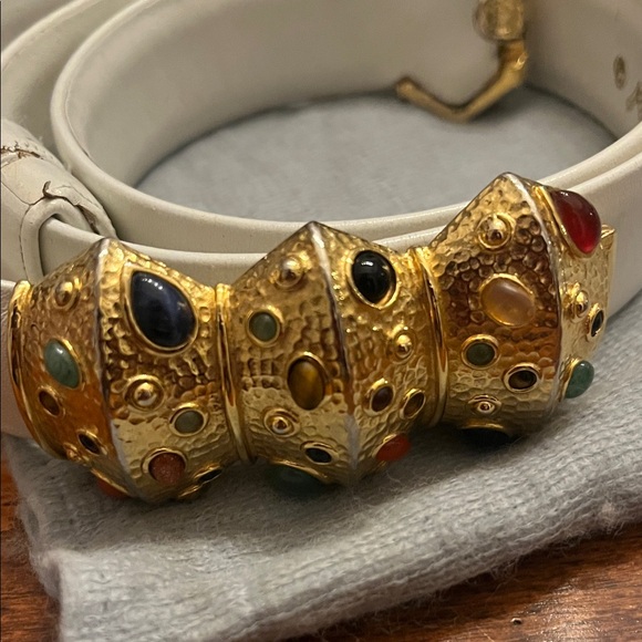 Judith Leiber Elegant White Belt with Gold Accents - Picture 2 of 9